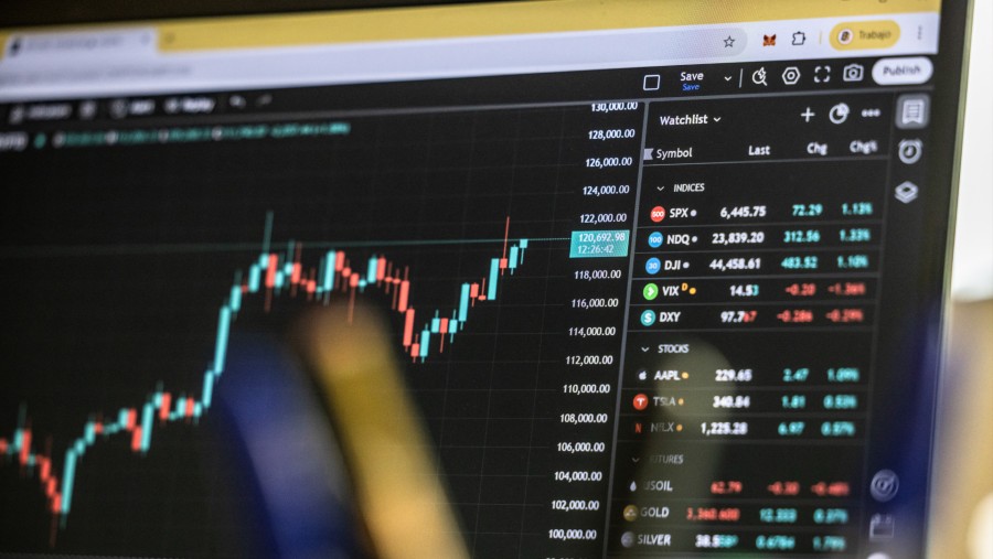 Ilustrasi perdagangan kripto di bursa BitBase. (Dok: Angel Garcia/Bloomberg)