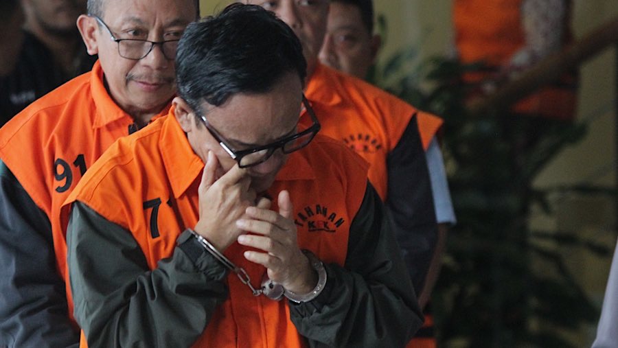 Wamenaker, Immanuel Ebenezer salah satu tersangka pemerasan pengurusan sertifikasi K3 dihadirkan di KPK, Jumat (22/8/2025). (Bloomberg Technoz/Andre)