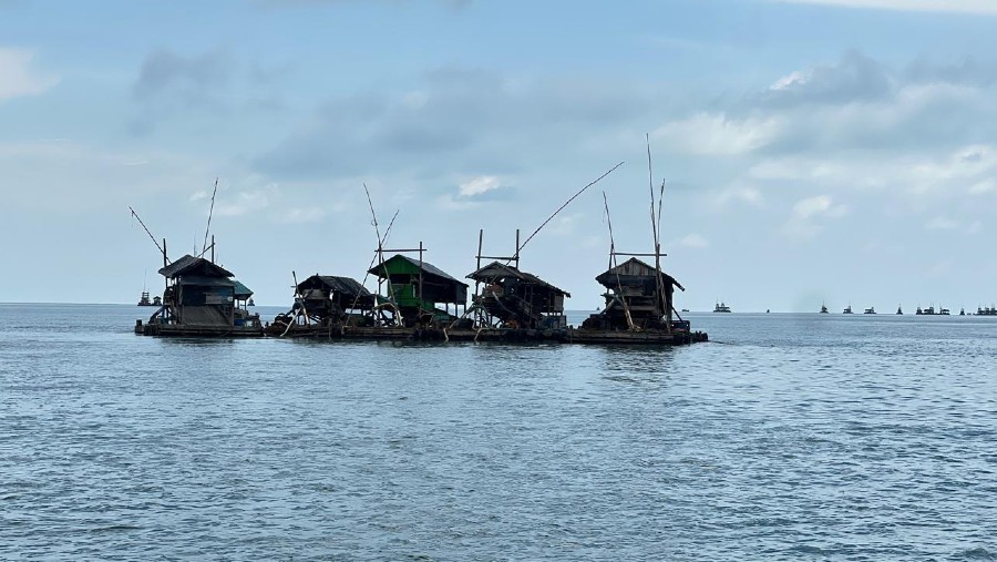 Penambang bijih timah ilegal jenis Ponton Isap Produksi (PIP) di WIUP PT Timah, Laut Cupat, Bangka Barat, Kepulauan Bangka./Bloomberg Technoz-Mis F. 