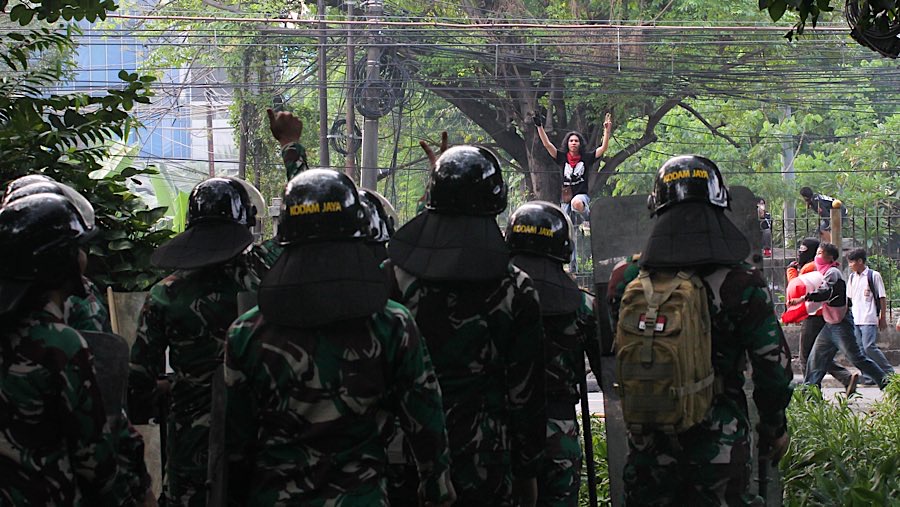 Pasukan TNI yang berjaga berasal dari Kodam Jaya. (Bloomberg Technoz/Andrean Kristianto)