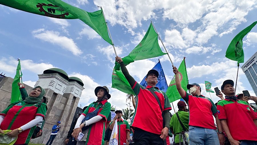 Mereka datang dari berbagi wilayah di sekitr Jabodetabek. (Bloomberg Technoz/Andrean Kristianto)