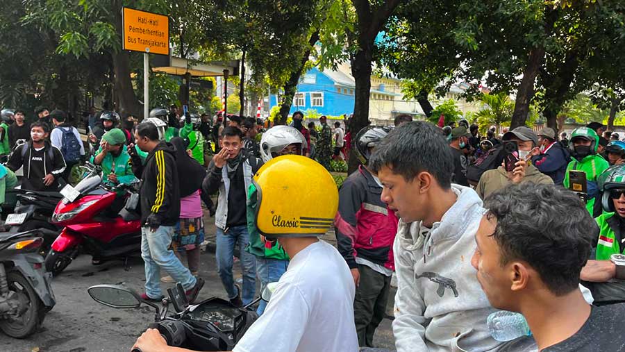 Massa setelah ditembakkan gas air mata (29/8/2025). (Bloomberg Technoz/Merinda)