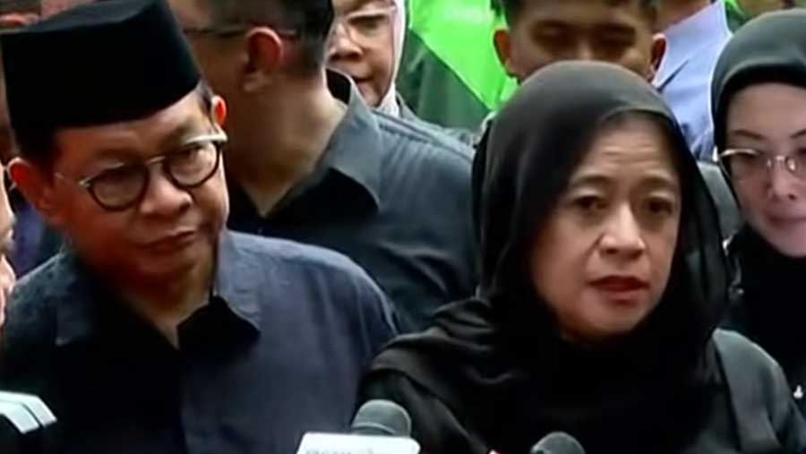Puan Maharani dan Pramono Anung melayat di rumah duka Affan Kurniawan (Dok. Tangkapan layar YouTube KompasTV)