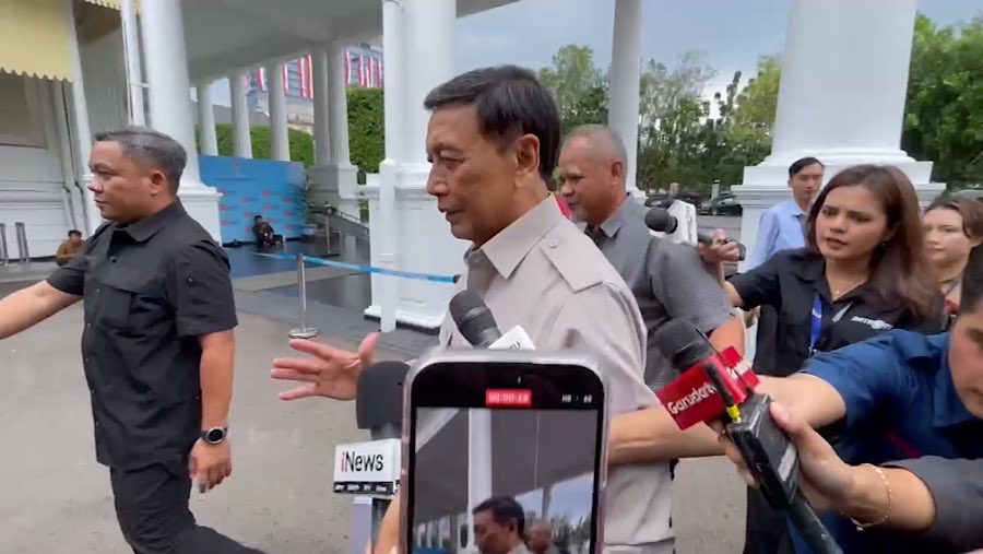 Penasihat Khusus Presiden Bidang Politik dan Keamanan Wiranto saat tiba di Istana Negara, Minggu (31/8/2025). (Bloomberg Technoz/Azura Yumna)