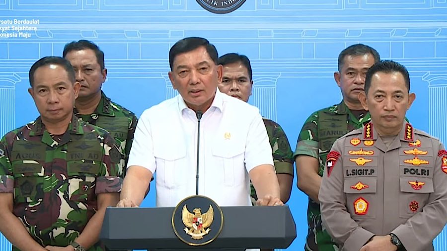 Menhan Sjafrie Sjamsoeddin memberikan keterangan pers mengenai situasi terkini di Istana Negara, Minggu (31/8/2025).  (Youtube Setpres)