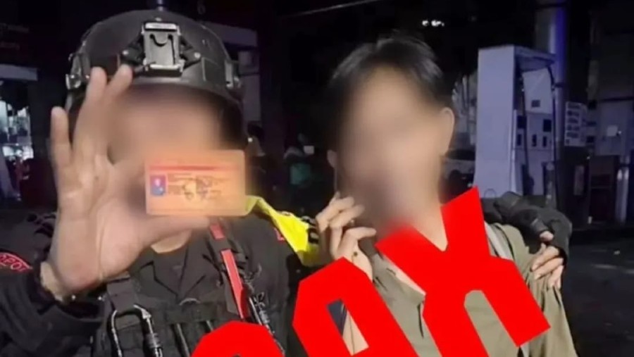 Sejumlah foto yang diduga penangkapan provokator demo oleh Polisi. Diduga pegang kartu anggota TNI. (IG @puspentni)