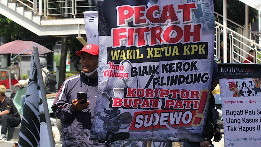 Dia diperiksa dalam kasus pengadaan pembangunan jalur kereta api di DJKA Kemenhub . (Bloomberg Technoz/Andrean K)