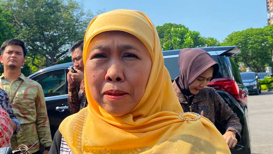 Gubernur Jawa Timur, Khofifah tiba di Istana (01/09). (Bloomberg Technoz/Dovana Hasiana)