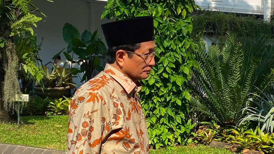 Menteri Agama Nasaruddin Umar tiba di Istana (01/09). (Bloomberg Technoz/Dovana Hasiana)