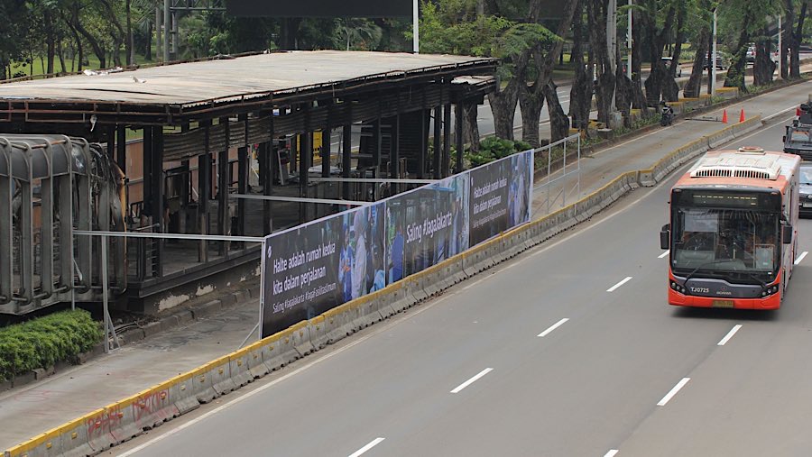 Kerusakan infrastruktur Transjakarta mencapai Rp41,6 miliar. (Bloomberg Technoz/Andrean K)
