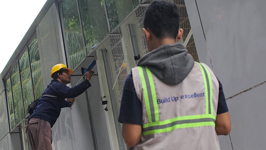 Akibat aksi anarkis massa tersneut kerugian infrastruktur MRT Jakarta, mencapai Rp3,3 miliar. (Bloomberg Technoz/Andrean Kristianto)