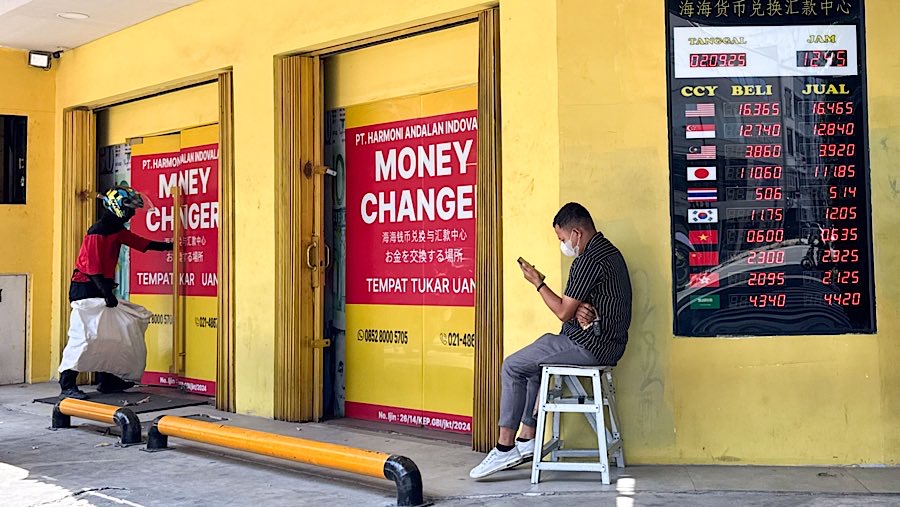 Rupiah memimpin penguatan mata uang Asia pada perdagangan siang hari ini di pasar spot (Bloomberg Technoz/Andrean Kristianto)