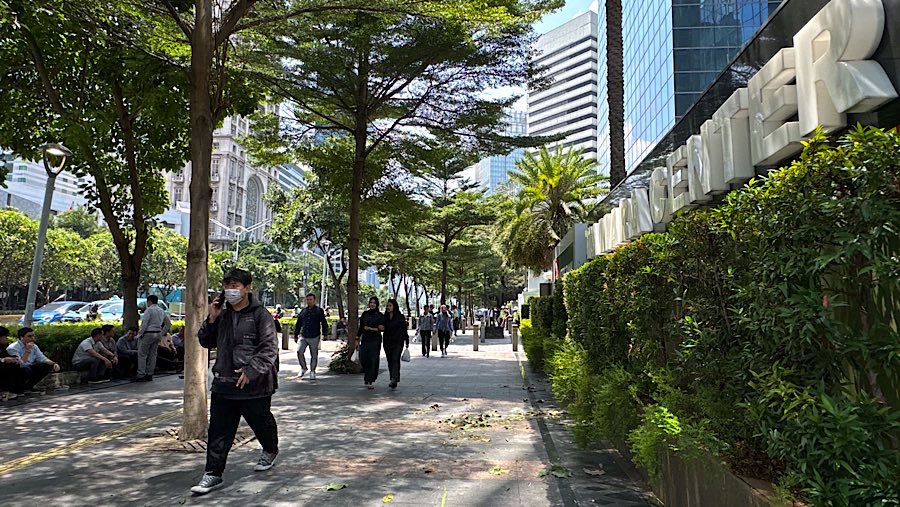 Pascaaski demonstrasi yang berujung anarkis, sejumlah perkantoran mulai merepakan sistem Work From Office (WFO) (Bloomberg Technoz/Andrean Kristianto)