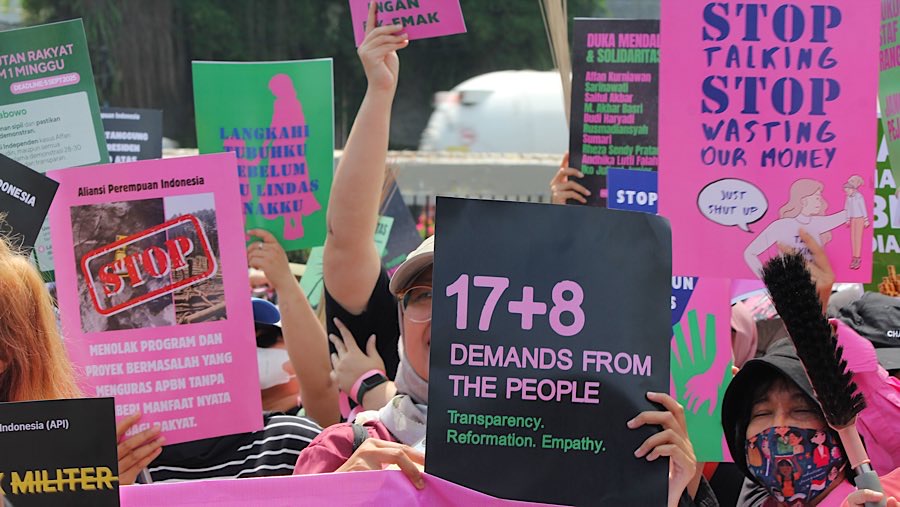 Selain itu, mereka juga mengkritik keras kinerja pejabat negara yang dinilai gagal dalam mengurus negara. (Bloomberg Technoz/Andrean Kristianto)