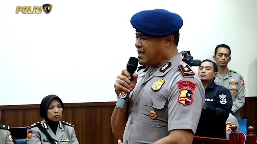 Sidang etik Kompol Cosmas Kaju Gae pelaku penabrak pengemudi ojek online (ojol) Affan Kurniawan. (Tangkapan Layar Polri TV)
