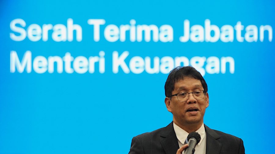 Menkeu Purbaya Yudhi Sadewa memberikan sambutan saat acara sertijab Menteri Keuangan di Kemenkeu, Selasa (9/9/2025). (Bloomberg Technoz/Andrean K)