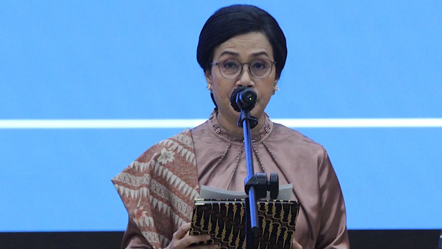 Menkeu periode 2024-2025 Sri Mulyani memberikan sambutan saat sertijab Menteri Keuangan di Kemenkeu, Selasa (9/9/2025). (Bloomberg Technoz/Andrean)