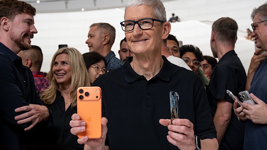 Tim Cook Memperkenalkan iPhone 17 Pro dan iPhone Air di Apple Park