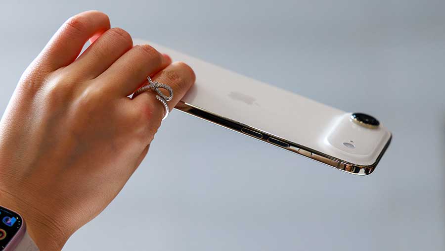 Apple iPhone 17 Air (Chris Welch/Bloomberg)