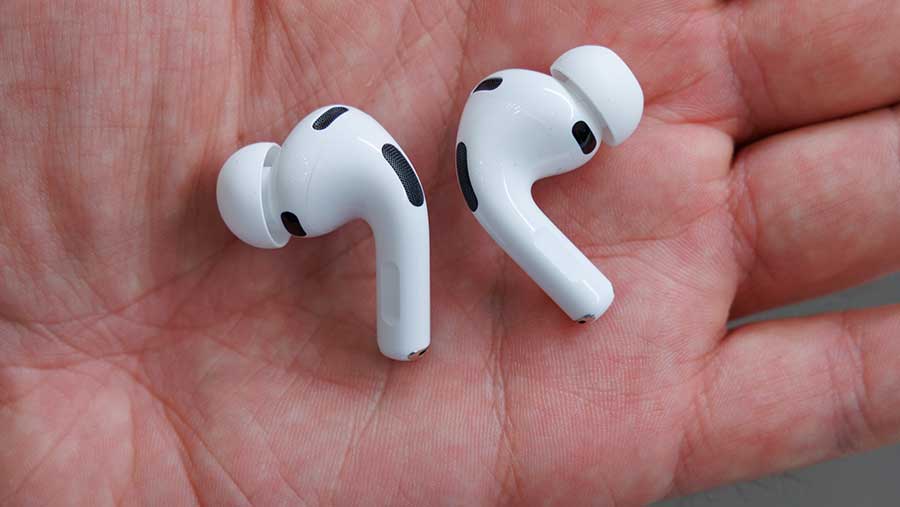 AirPods Pro 3 (Chris Welch/Bloomberg)