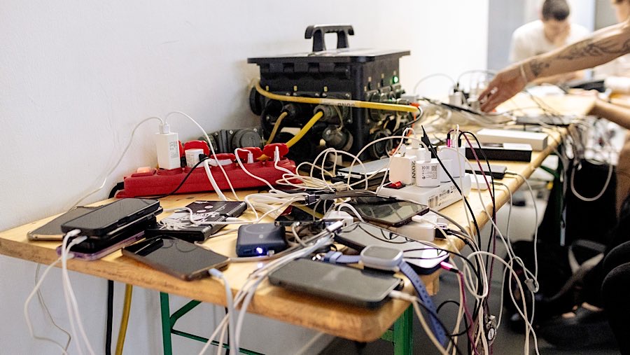 Sekitar 20.000 rumah tangga dan bisnis di bagian tenggara kota masih terdampak pemadaman listrik . (Yen Duong/Bloomberg)