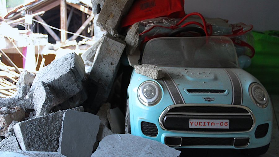 Warga diminta tidak beraktivitas di rumah dan diarahkan sementara ke kantor RW, kelurahan, atau kecamatan. (Bloomberg Technoz/Andrean Kristianto)