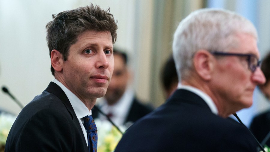 CEO OpenAI Sam Altman bersama para pemimpin teknologi di Gedung Putih dalam acara makan malam bersama Trump. (Will Oliver/EPA/Bloomberg)