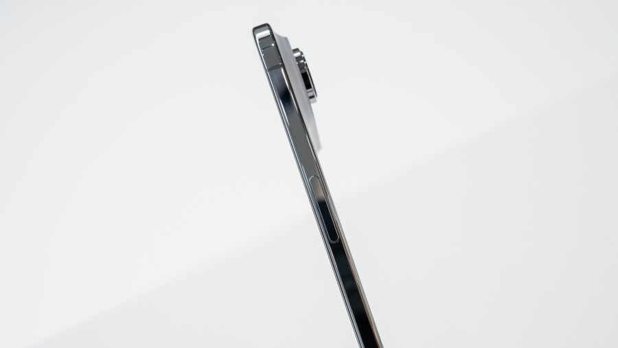 iPhone Air. (David Paul Morris/Bloomberg)	
