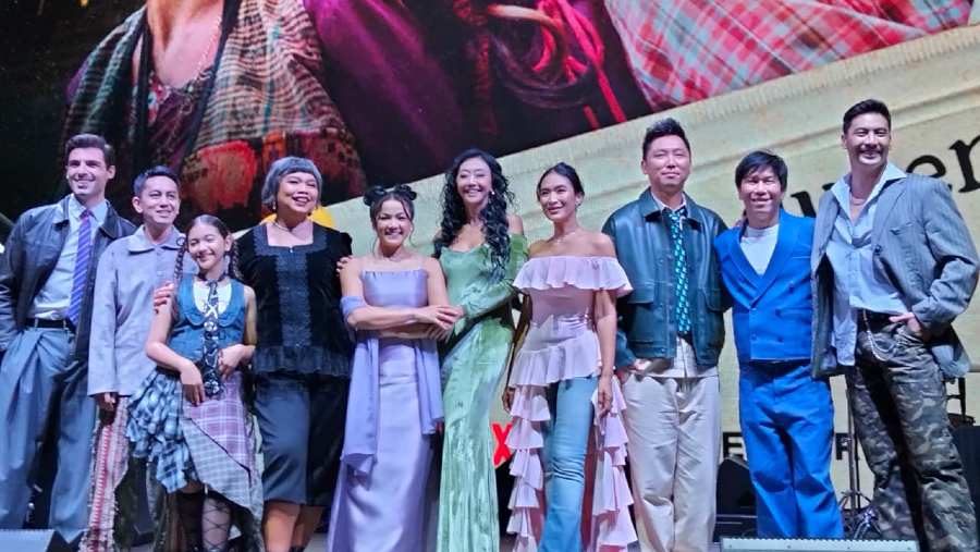 Para pendukung film serial berjudul Ratu-ratu Queens. (dok: Dinda Decembria/Bloomberg Technoz)