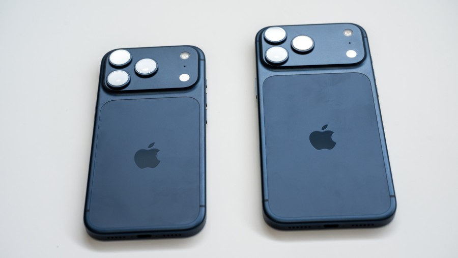 iPhone 17 Pro dan iPhone 17 Pro Max. (David Paul Morris/Bloomberg)
