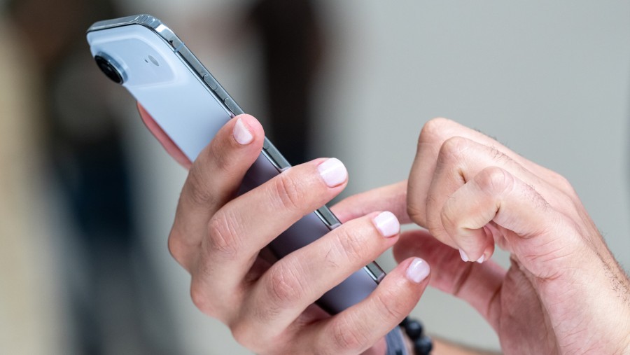 iPhone Air. (David Paul Morris/Bloomberg)	
