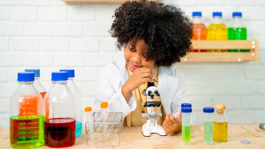 Ilustrasi Percobaan Sains dan kerajinan untuk Anak di Rumah (Envato)