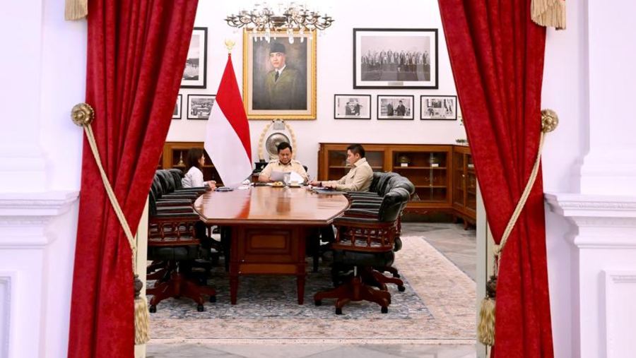 Menkomdigi Meutya Hafid temui Presiden Prabowo ditemani Mensetkab Letkol Teddy Indra Wijaya. (Dok: Setpres)