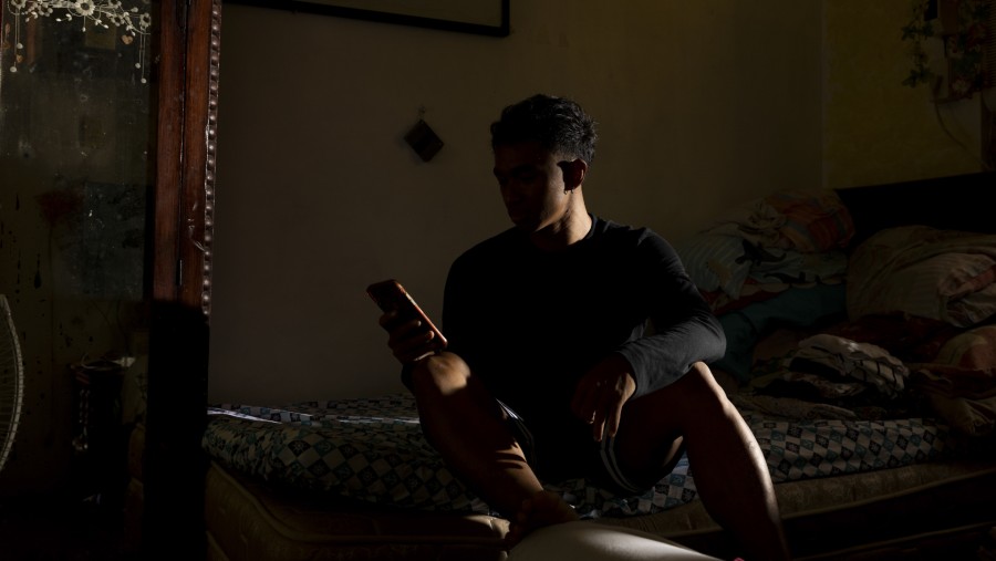 ilustrasi kecanduan judi online. (Bloomberg)