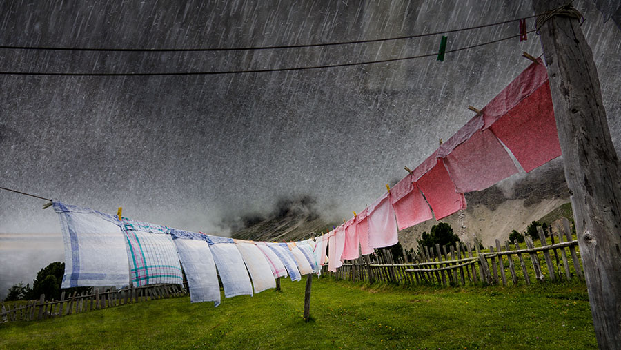 Jemur Pakaian saat Musim Hujan (Diolah)