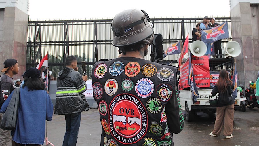 Sebelumnya inisiator aksi mengatakan demo ini akan diikuti oleh ribuan driver ojol. (Bloomberg Technoz/Andrean Kristianto)