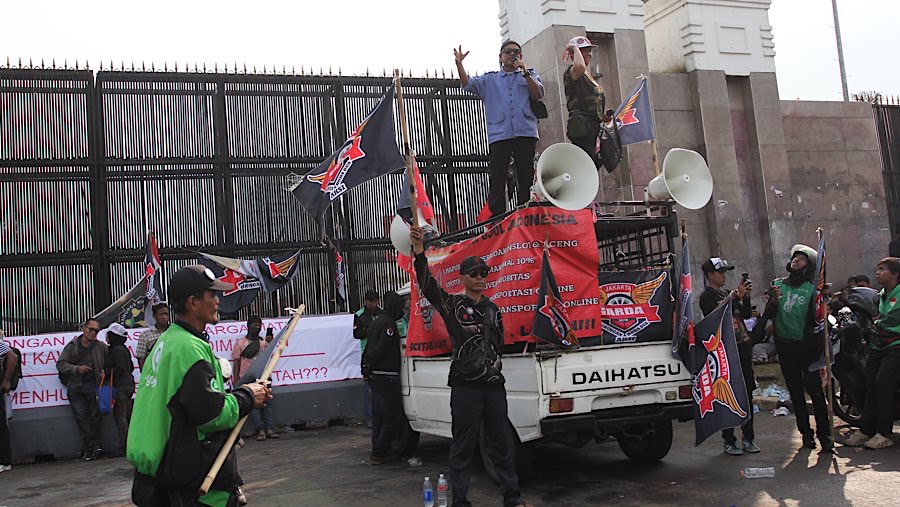 Masyarakat Jakarta diimbau menggunakan moda transportasi alternatif karena sebagian besar pengemudi akan mematikan aplikasi