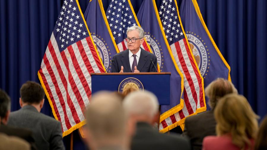 Gubernur Fed Jerome Powell dalam keterangan kepada media usai rapat FOMC dan keputusan pemangkasan suku bunga 25 bps. (Bloomberg)