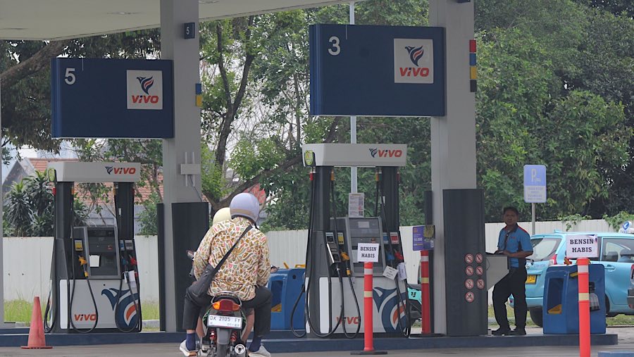 Tak hanya Shell dan BP-AKR, SPBu VIVO di Warung Buncit, Jakarta Selatan juga kehabisan stok BBM yang dijual. (Bloomberg Technoz/Andrean Kristianto)