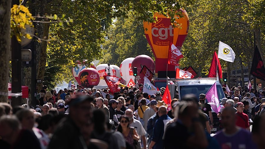 Kalangan pemerintahan memperingatkan bahwa langkah ini dapat mengancam iklim investasi di Prancis. (Nathan Laine/Bloomberg)