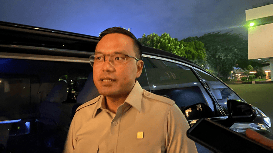 Direktur Utama PT Pertamina (Persero) Simon Aloysius Mantiri di kompleks istana kepresidenan, Jumat (19/9/2025)./Bloomberg Technoz-Dovana Hasiana