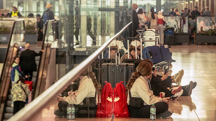 Gangguan yang dimulai sejak Jumat ini membuat kios Check-ini dan mesin bagasi tidak berfungsi. (Yen Duong/Bloomberg)