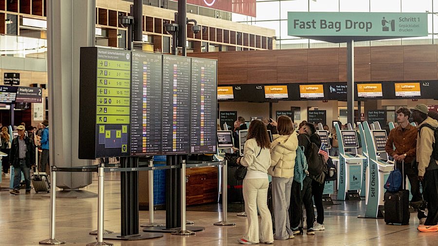 Akibat serangan Ransomware itu sejumlah penerbangan dibatalkan dan mengalami penundaan. (Yen Duong/Bloomberg)