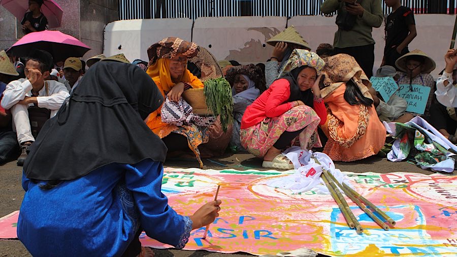 Aksi ini diikuti oleh berbagai elemen masyarakat, termasuk perkumpulan petani dari berbagai daerah di Indonesia (Bloomberg Technoz/Andrean Kristianto)