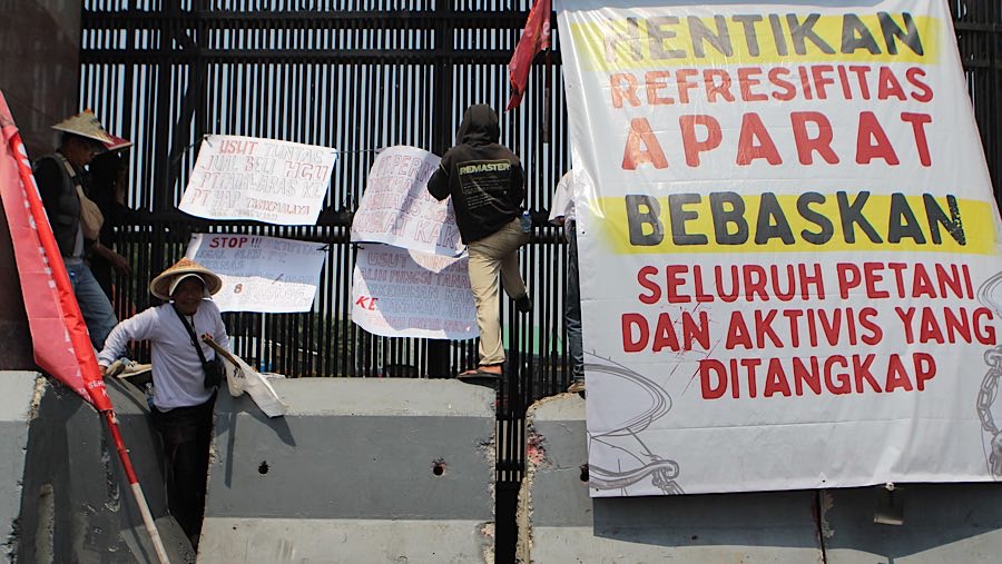 Mereka mendorong DPR mendesak kementerian terkait mendengar aspirasinya, salah satunya Reforma Agraria. (Bloomberg Technoz/Andrean Kristianto)