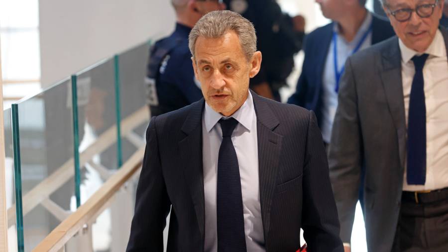 Mantan Presiden Prancis Nicolas Sarkozy di Pengadilan Paris, 25 Maret 2025. (Chesnot/Getty Images via Bloomberg)