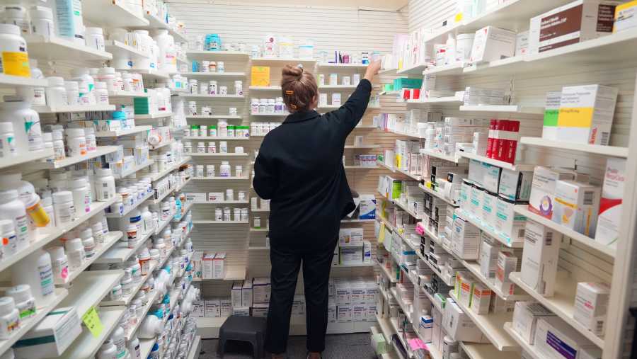 Apotek obat-obatan. (Bloomberg)