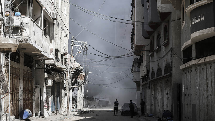 Pasukan Israel memasuki Kota Gaza pada menjelang pertemuan antara Presiden AS Donald Trump dan PM Israel Benjamin Netanyahu. (Ahmad Salem/Bloomberg)