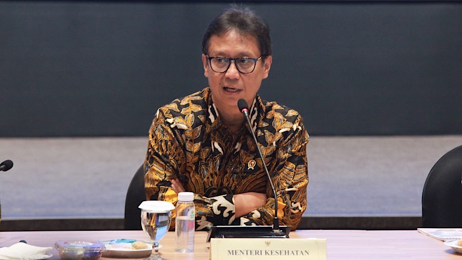 Menkes Budi Gunadi Sadikin usai Rakor Penanggulangan KLB pada Program MBG di Kemenkes, Kamis (2/10/2025). (Bloomberg Technoz/Andrean Kristianto)