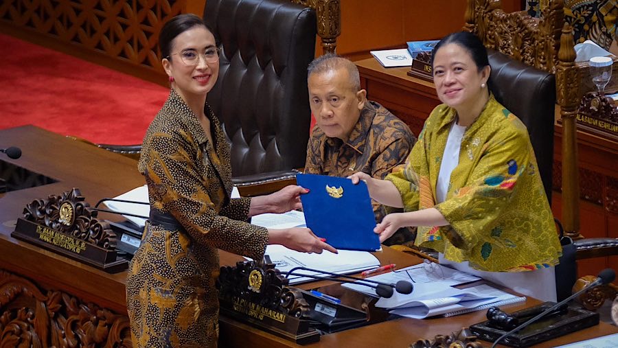 Menteri Pariwisata Widiyanti Putri bersama Ketua DPR RI Puan Maharani di Gedung DPR RI Jakarta, Kamis (2/10/2025). (Dok. Kemenpar)
